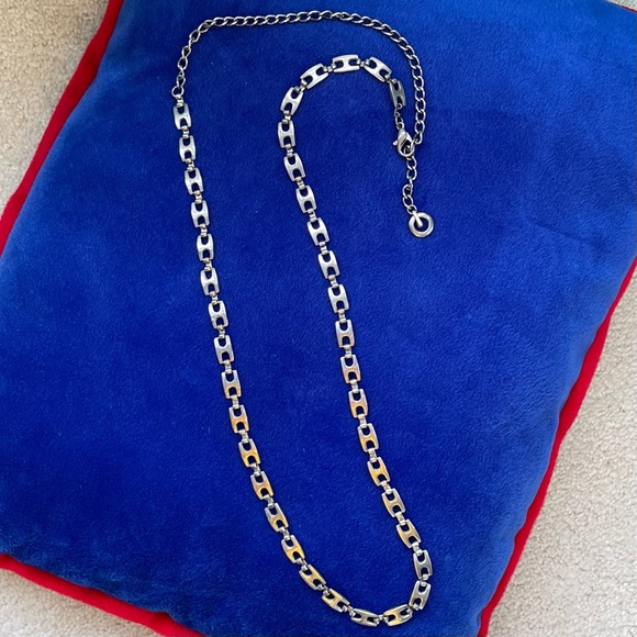 Accessories - EUC Silver tone chain belt